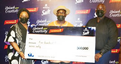 Photo Credit: L-R: Chief Financial Officer, NASCON Allied Industries PLC, Mrs. Aderemi Saka, Overall Winner, Dangote Salt Art Challenge 2, Timothy Undiandeye  Head of Marketing, NASCON Allied Industries PLC, Olusegun Ajala; at the Dangote Salt Art Challenge 2 Prizes presentation in Lagos on Saturday 25th September 2021.