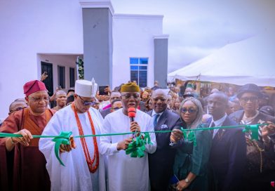 Aiyedatiwa Unveils Tayo Oyetibo Bar Centre in Ondo