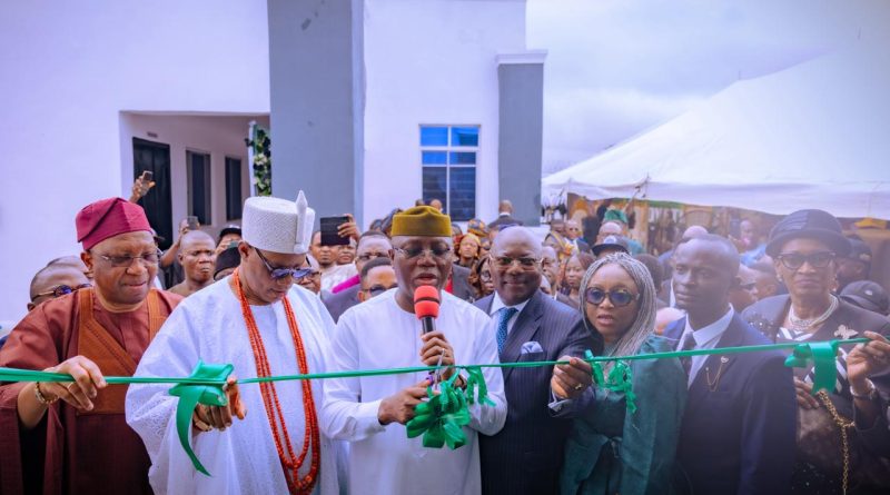 Aiyedatiwa Unveils Tayo Oyetibo Bar Centre in Ondo